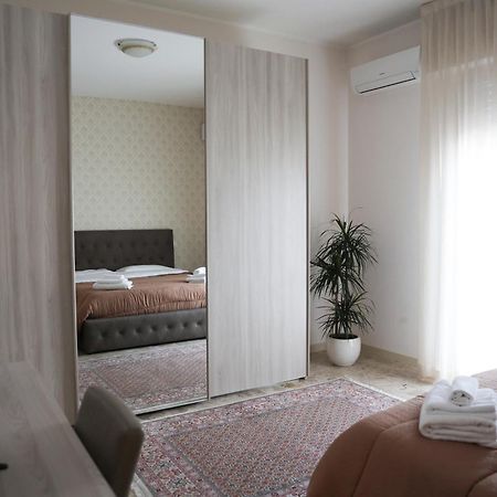 Blancohouse - Berto Luxury Rimini Centro Storico Apartment Bagian luar foto