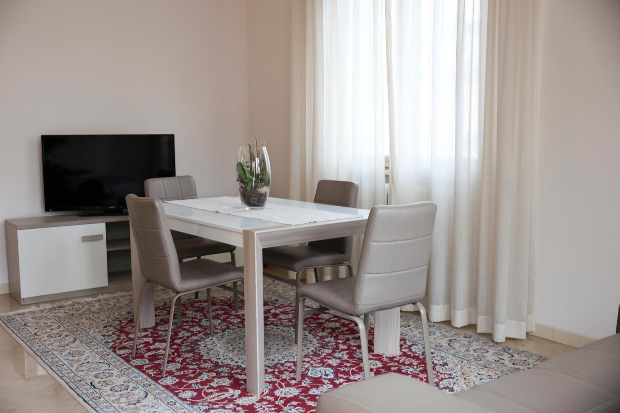 Blancohouse - Berto Luxury Rimini Centro Storico Apartment Bagian luar foto